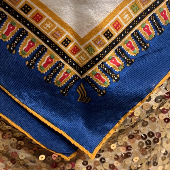 VTG 💯% Silk Singapore Airlines Square Paisley Floral Navy Blue Head Neck Scarf - Picture 2 of 3